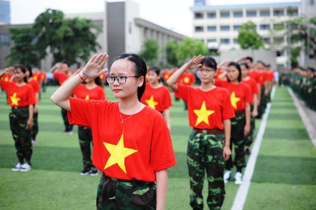 Màn nhảy flashmob của SV Học viện Quân sự mở màn chương trình “Hoa khôi Sinh viên Việt Nam 2017”