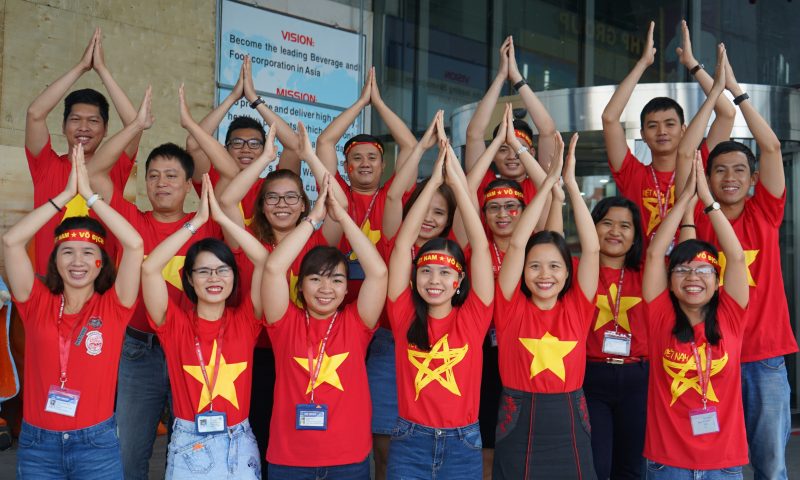 Nhà Tân Hiệp Phát ngập trong màu đỏ cổ vũ cho U23 Việt Nam