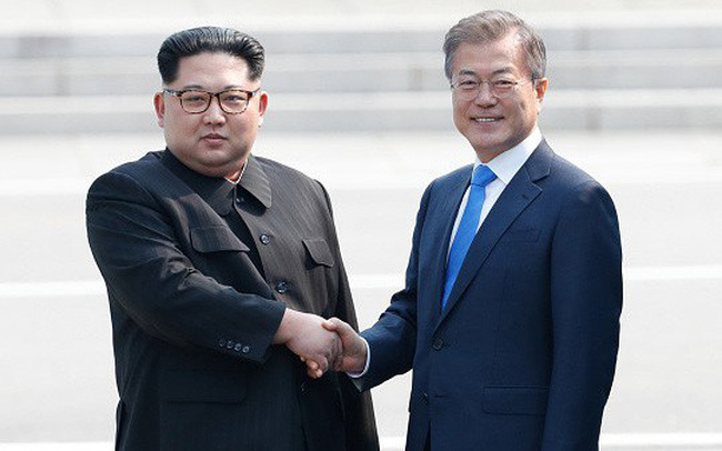 Video trực tiếp cuộc gặp lịch sử giữa nhà lãnh đạo Kim Jong-un và Tổng thống Hàn Quốc Moo Jee-in