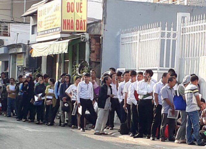 Nhà nước cần ra tay hạ sốt đất