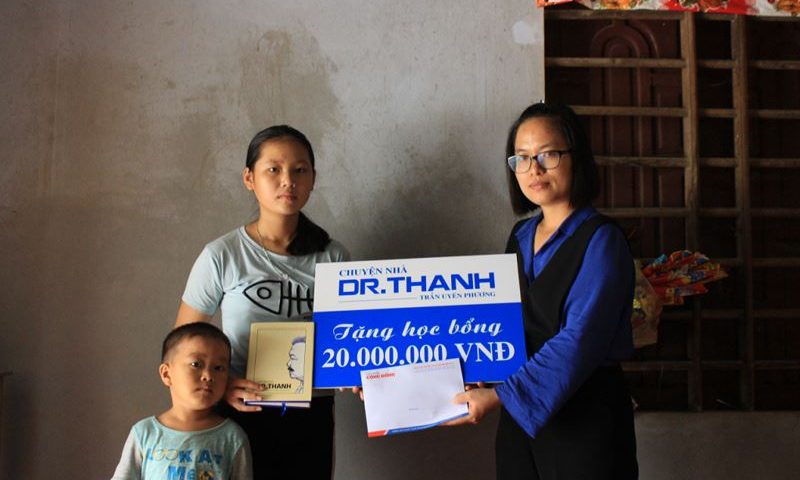 Học bổng “Chuyện nhà Dr Thanh” tiếp thêm nghị lực cho học sinh nghèo