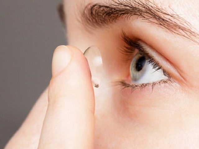 10 thói quen hàng ngày gây tổn hại thị lực của bạn
