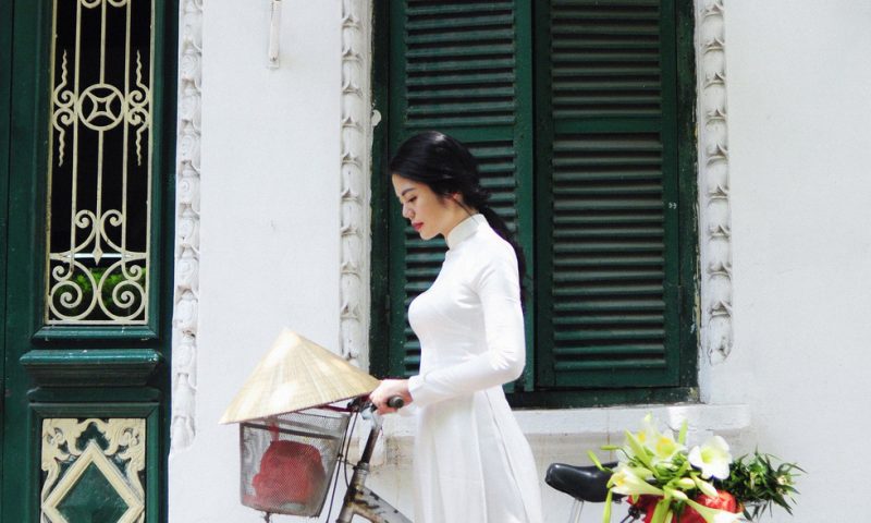 Phút chùng lòng cuối năm, rưng rưng nhớ những mùa hoa Hà Nội