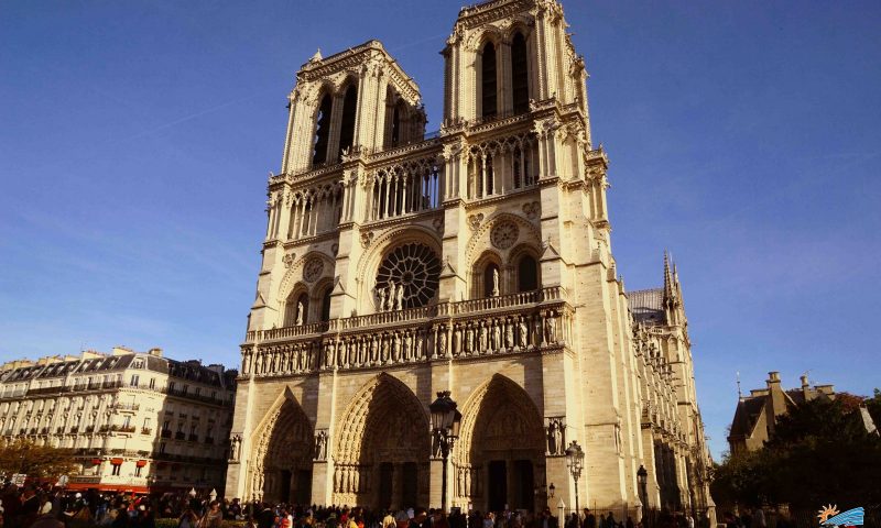 Say mê trước vẻ đẹp cổ kính của nhà thờ Đức Bà Paris