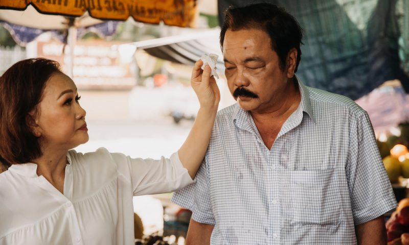 Giọt nước mắt hiếm hoi của Dr Thanh và cuộc hôn nhân 40 năm giông gió