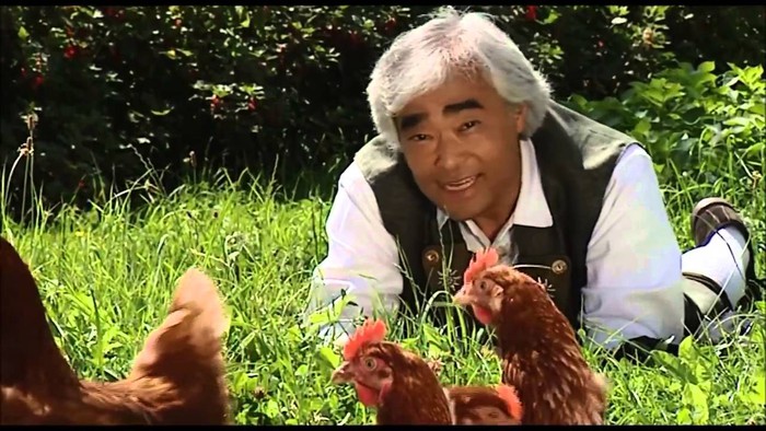 Ca sĩ Takeo Ishii gây sốt với ca khúc “Chicken Attack”