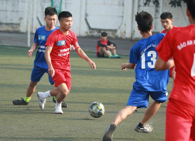 Nhiều bất ngờ xảy ra sau lượt trận 1/8 giải bóng đá học sinh Hà Nội tranh Cup Number 1 Active