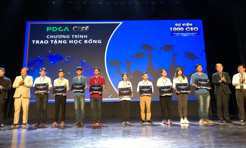 1.000 sếp doanh nghiệp họp mặt, tặng học bổng cho sinh viên nghèo