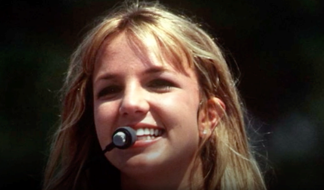 Tiếng hát Britney Spears – Baby One More Time