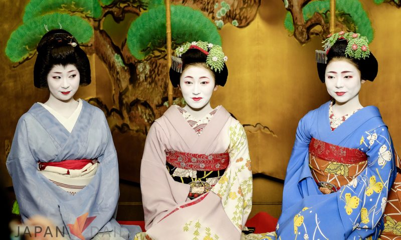 Bí mật đằng sau khuôn mặt trắng như sứ của Geisha Nhật Bản