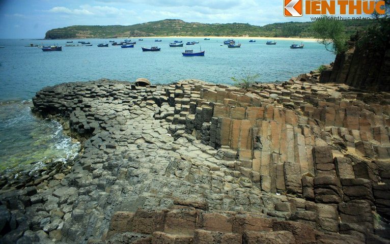 Khám phá những bãi đá biển “kỳ ảo” nhất Việt Nam