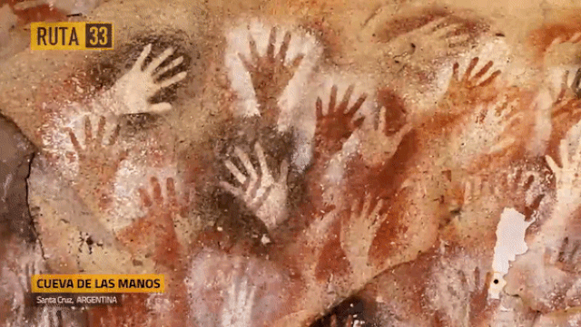 Hang động hàng nghìn năm tuổi với những dấu tích bàn tay kỳ bí