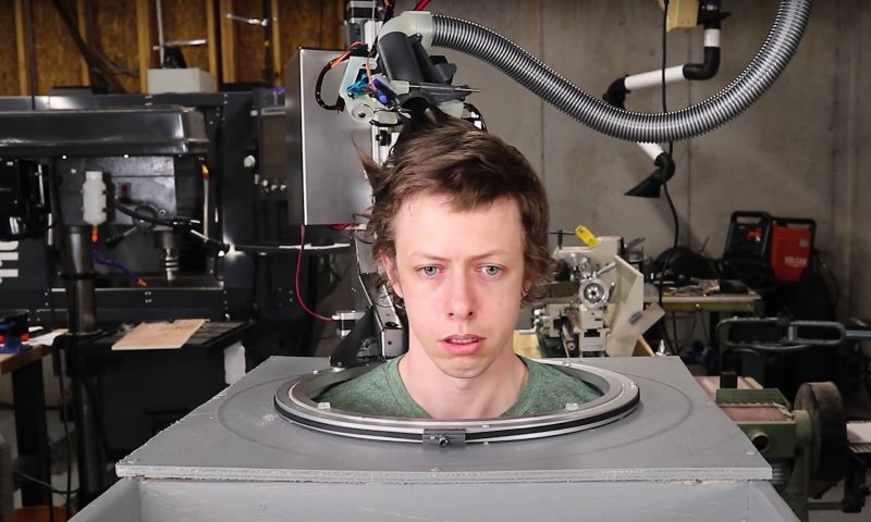 Chế robot để tự cắt tóc tại nhà mùa dịch
